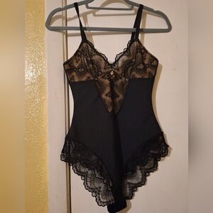 NWT Pinsy Lingerie. Size small.